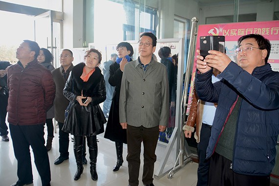 张家口市审查院预防随处长张燕滨一行到集团公司考察 - 威廉希尔williamhill新闻 - 新闻中心 - 审查院,nbsp,集团公司,一行,预防,处长,张家口市,考察,张燕