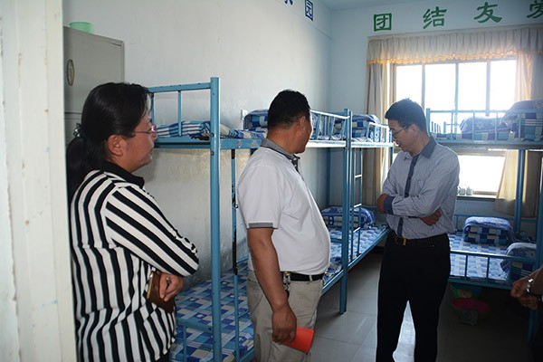 威廉希尔williamhill节水集团公司在肃州区东洞学？？？？咕枳手Ч婊疃 - 威廉希尔williamhill新闻 - 新闻中心 - nbsp,威廉希尔williamhill,东洞,节水,学校,集团公司,肃州区,党委书记,捐赠