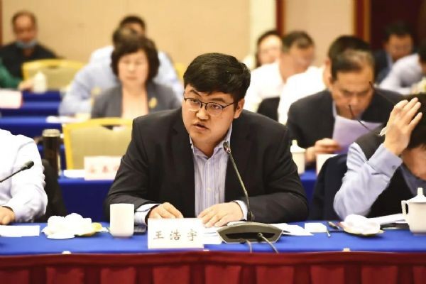 威廉希尔williamhill动态| 甘肃省省长任振鹤在民营经济座谈会上听取威廉希尔williamhill节水董事长王浩宇汇报与建议 并做主要指示 - 威廉希尔williamhill新闻 - 新闻中心 - nbsp,威廉希尔williamhill,甘肃,节水,企业,省长,数字化,王浩,建议