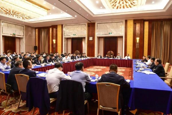 威廉希尔williamhill动态| 甘肃省省长任振鹤在民营经济座谈会上听取威廉希尔williamhill节水董事长王浩宇汇报与建议 并做主要指示 - 威廉希尔williamhill新闻 - 新闻中心 - nbsp,威廉希尔williamhill,甘肃,节水,企业,省长,数字化,王浩,建议