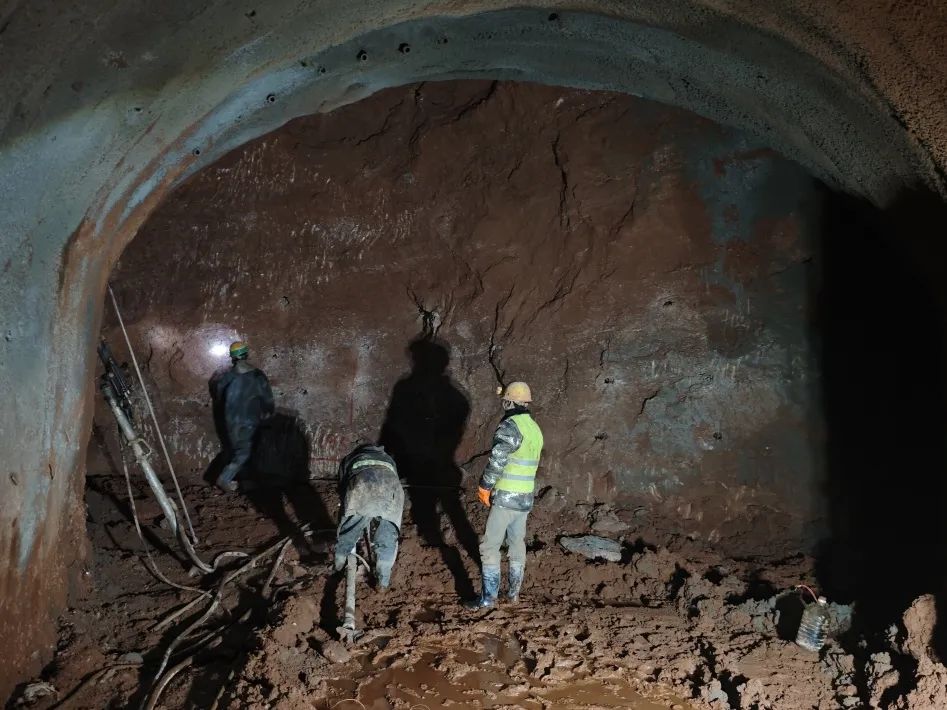 威廉希尔williamhill动态| 威廉希尔williamhill节水集团投资、建设的玉门市疏勒河引水工程1号支洞与主洞顺遂“会师” - 威廉希尔williamhill新闻 - 新闻中心 - 工程,威廉希尔williamhill,门市,投资,支洞,疏勒河,引水,节水,主洞